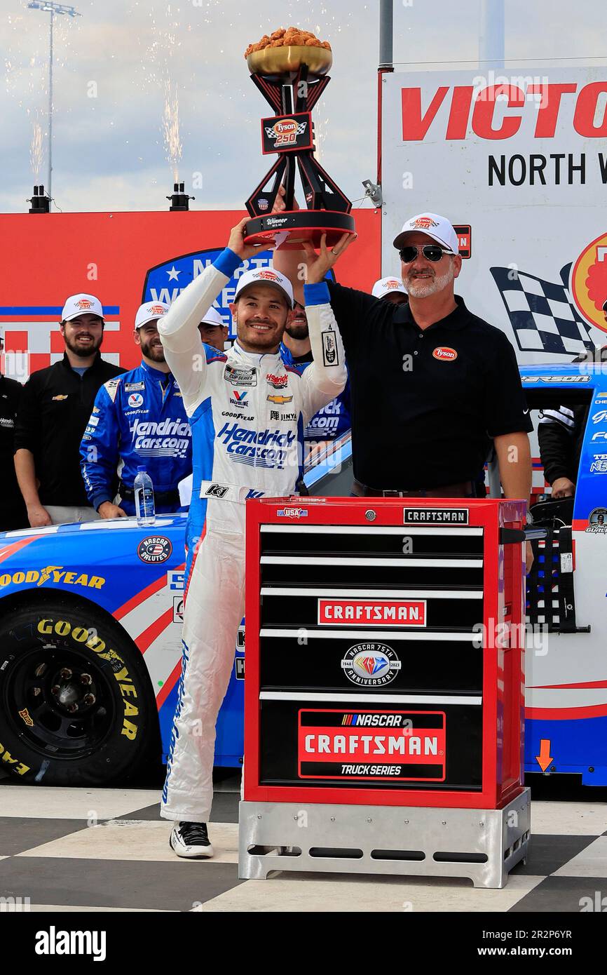 NORTH WILKESBORO, NC MAY 20 Kyle Larson (7 Spire Motorsports Hendrick Chevrolet