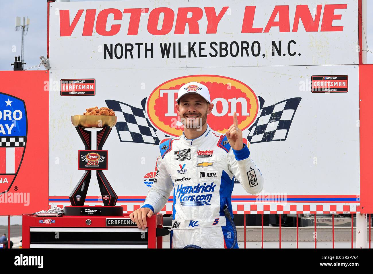NORTH WILKESBORO, NC MAY 20 Kyle Larson (7 Spire Motorsports Hendrick Chevrolet