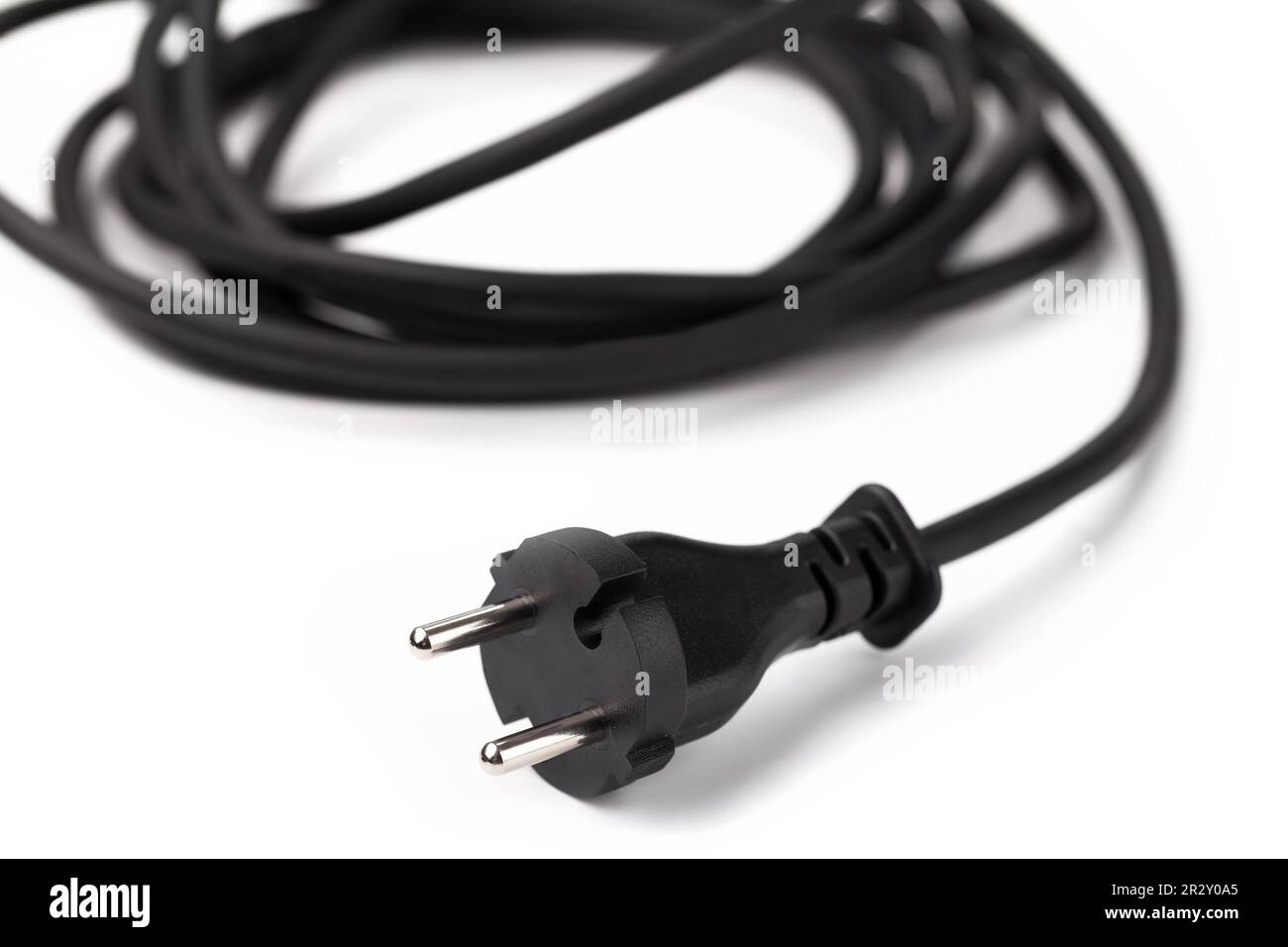 Cable eléctrico aislado negro sobre blanco Foto de stock