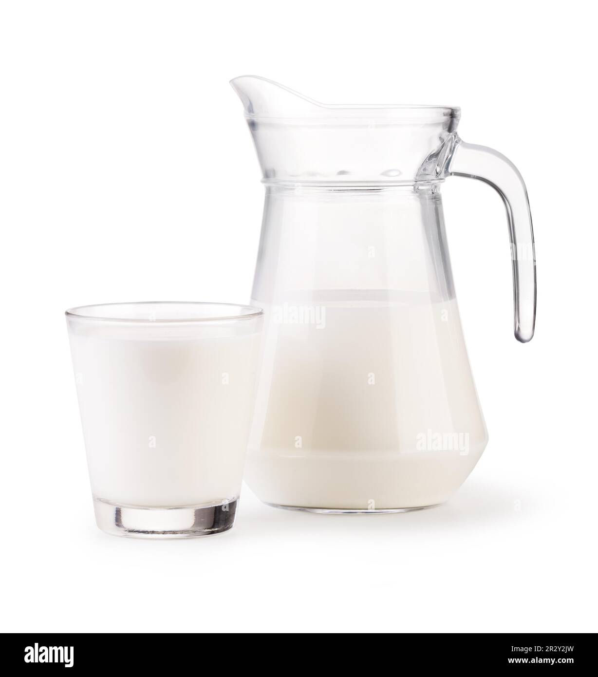 Cierra la jarra de leche. jarra de leche aislado sobre fondo blanco.  trazado de recorte. jarra de leche de cristal.