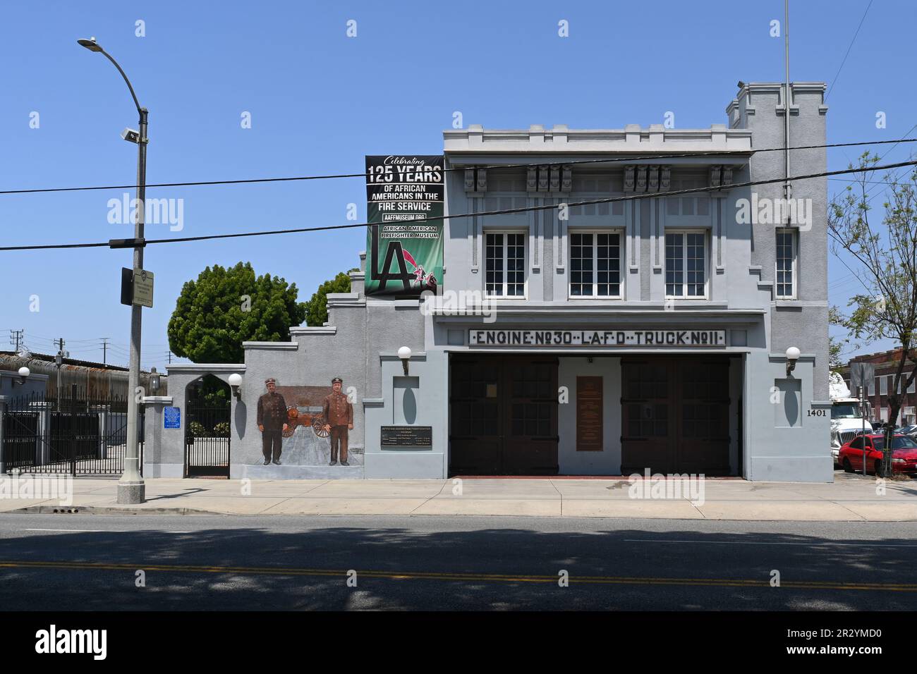 LOS ANGELES, CALIFORNIA - 17 DE MAYO DE 2023: El Museo de Bomberos Afroamericanos en el histórico edificio de camiones No. 30 LAFD Truck No. 11. Foto de stock