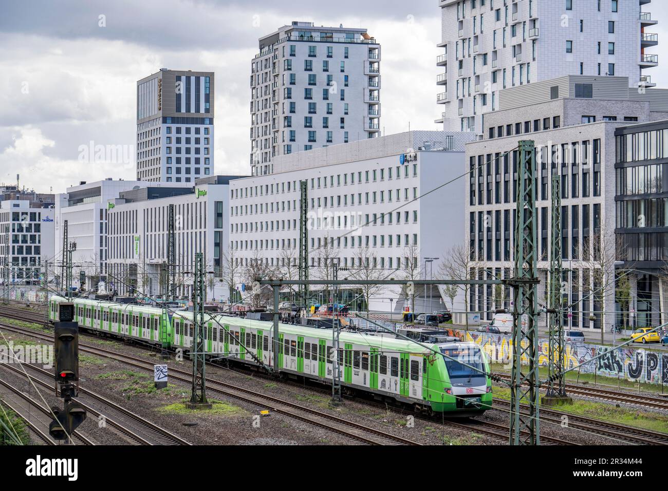 Línea de ferrocarril en Düsseldorf, a lo largo de Toulouser Allee, zona