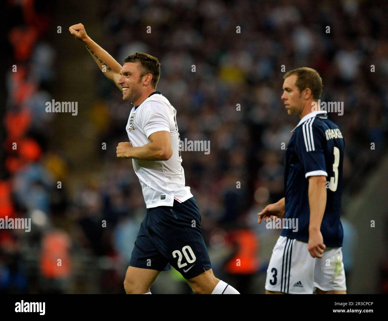 Rickie Lambert celebra el gol ganador goleInglaterra 2013 Inglaterra V Escocia (3-2) amistoso internacional en el estadio de Wembley 14/08/13, crédito:. / Av Foto de stock