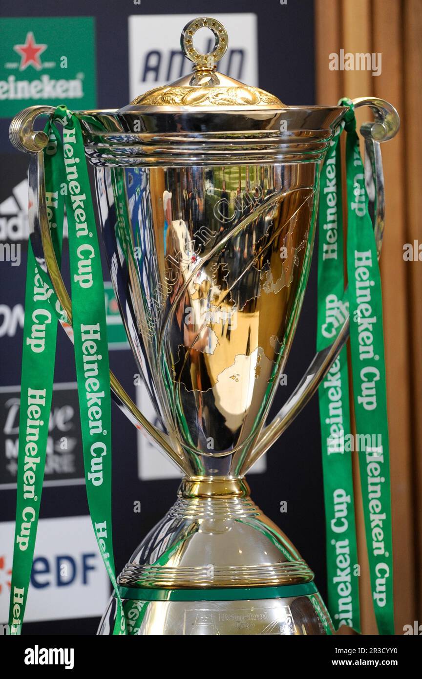 El Trofeo de la Copa Heineken se exhibirá en la rueda de prensa de Captain's Run antes de la final de la Copa Heineken en el Aviva Stadium, Dublín, el viernes 17th de mayo Foto de stock