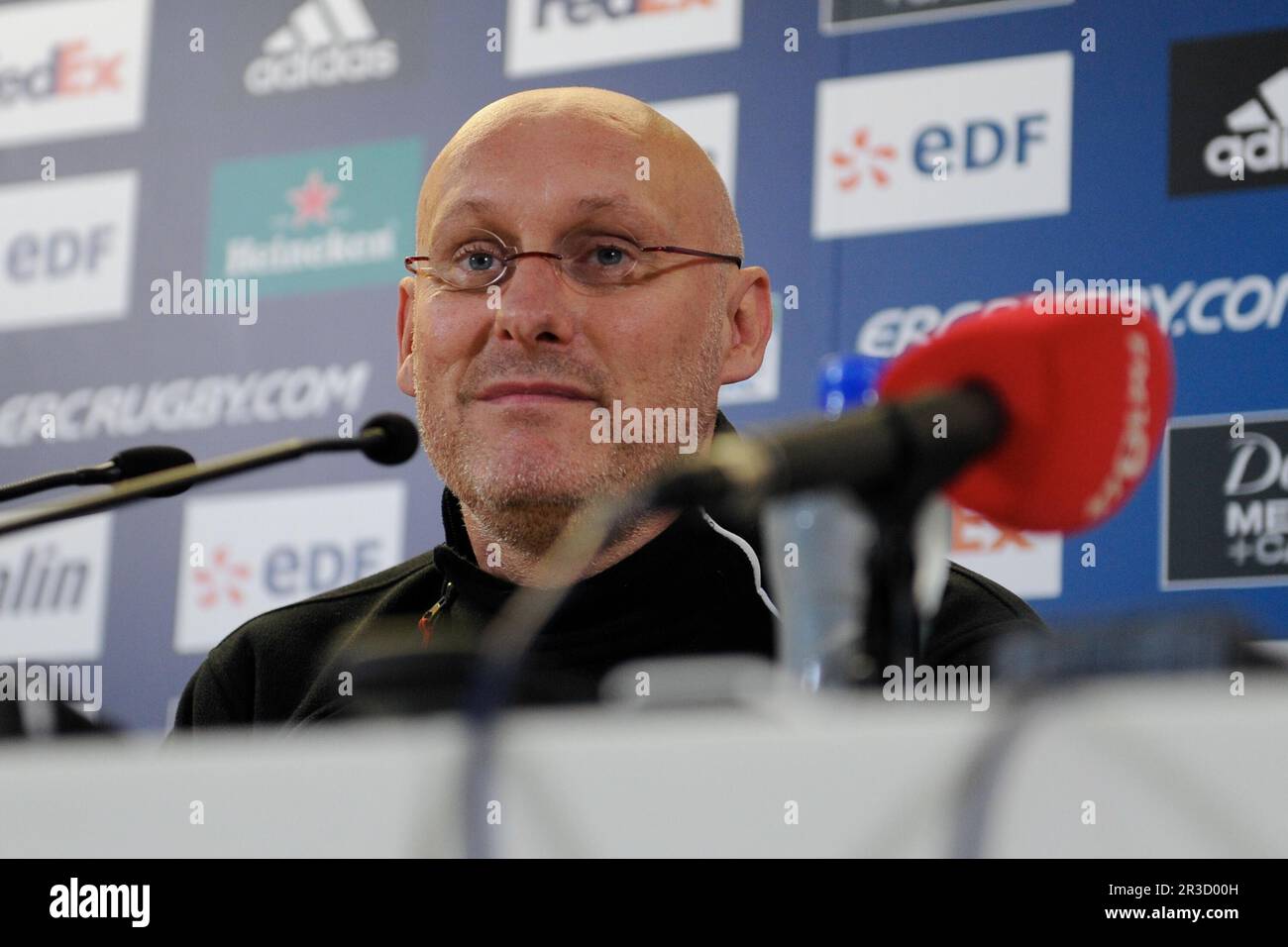 Bernard Laporte, entrenador del RC Toulon, durante la conferencia de prensa de Captain's Run antes de la final de la Copa Heineken en el Aviva Stadium, Dublín el viernes Foto de stock