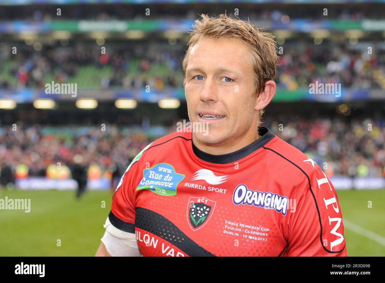 Jonny Wilkinson del RC Toulon disfruta del momento después de ganar la final de la Copa Heineken entre el ASM Clermont Auvergne y el RC Toulon en el Aviva Stadium, Foto de stock