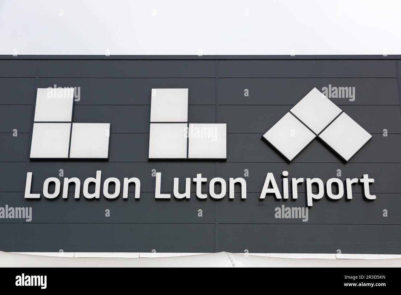 Luton, Vereinigtes Königreich - 9. Julio 2019: Aeropuerto de Londres Luton (LTN) Logo en Vereinigten Königreich. Foto de stock