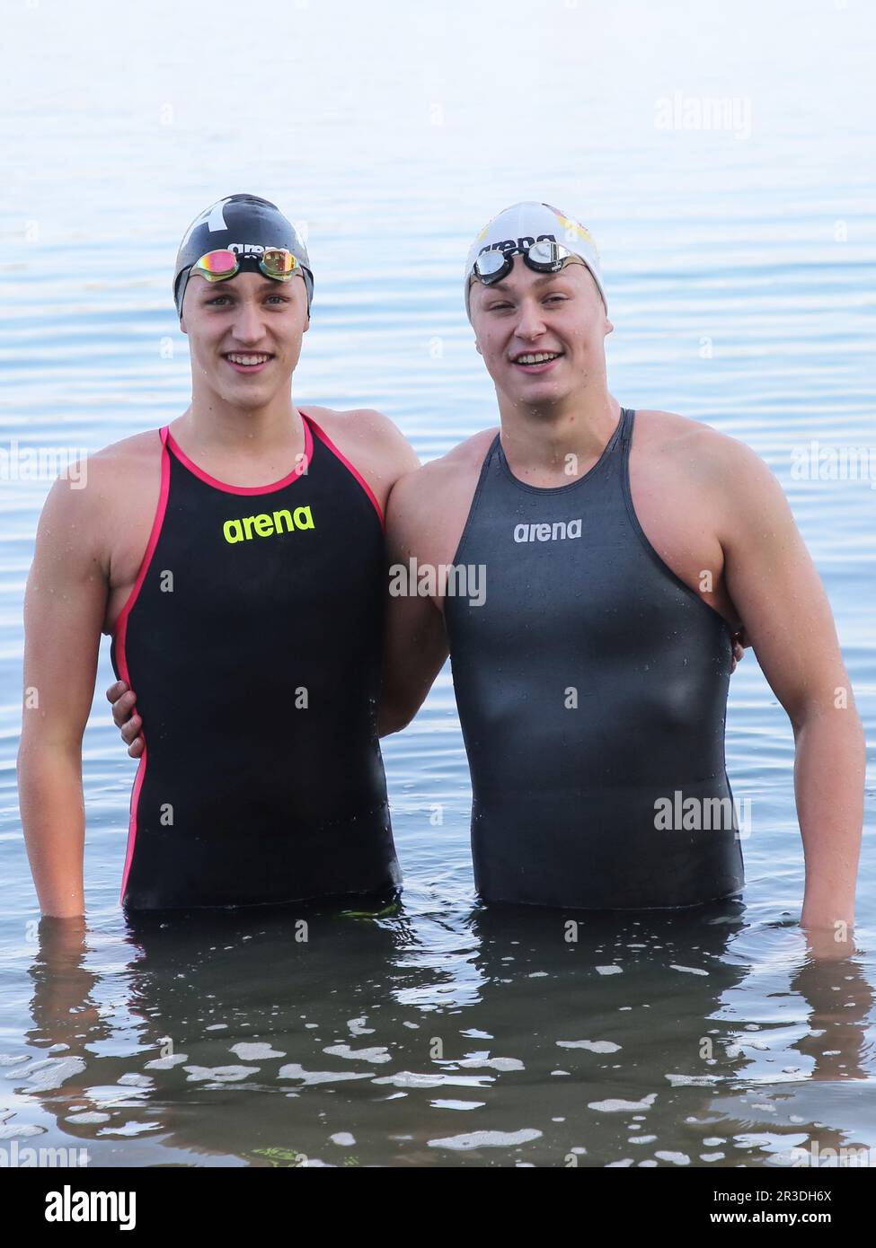 Los nadadores de aguas abiertas de DSV Linus Schwedler y Rob Muffels, ambos SC Magdeburg Foto de stock