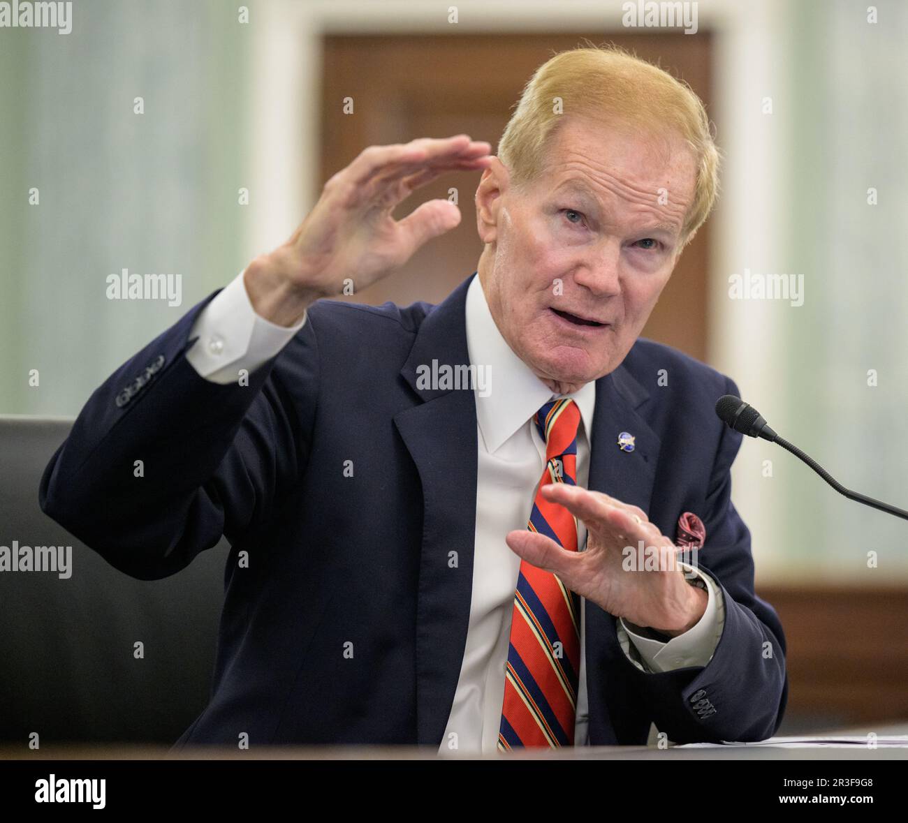 Washington, Estados Unidos de América. 16 de mayo de 2023. Bill Nelson, administrador de la NASA, testifica ante el Comité Senatorial de Comercio, Ciencia y Transporte durante la audiencia presupuestaria del año fiscal 2024, en el Edificio de Oficinas del Senado Russell, el 16 de mayo de 2023, en Washington, D.C. Crédito: Bill Ingalls/NASA/Alamy Live News Foto de stock