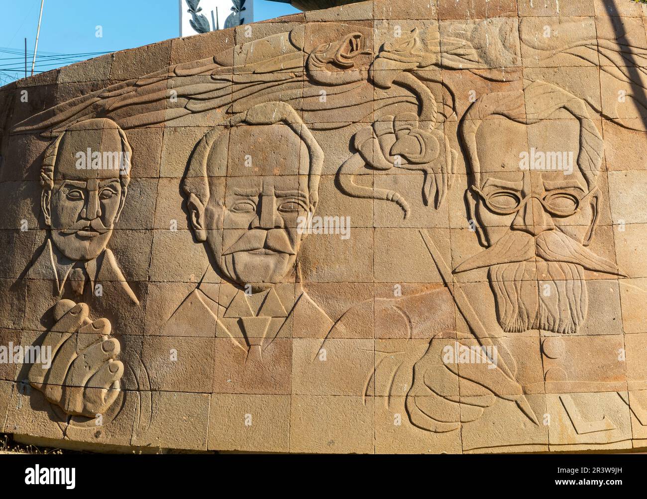 Caras de figuras históricas Monumento a la Independencia en Barrio San Roman, ciudad de Campeche, Estado de Campeche, México Foto de stock