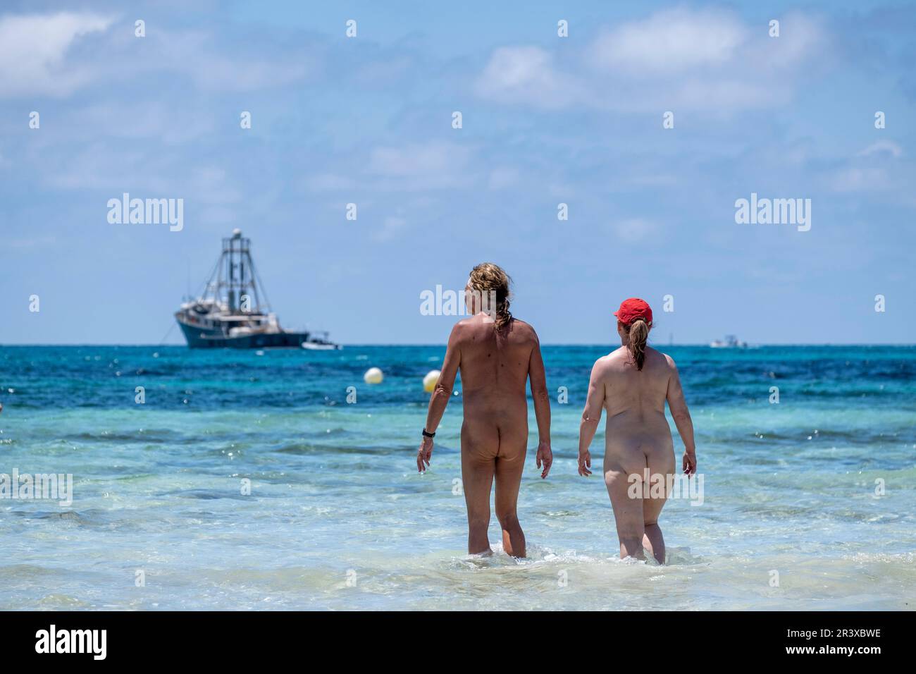 Baño nudista, Playa de Es Trenc, Municipio de Campos, Mallorca, Islas  Baleares, España Fotografía de stock - Alamy