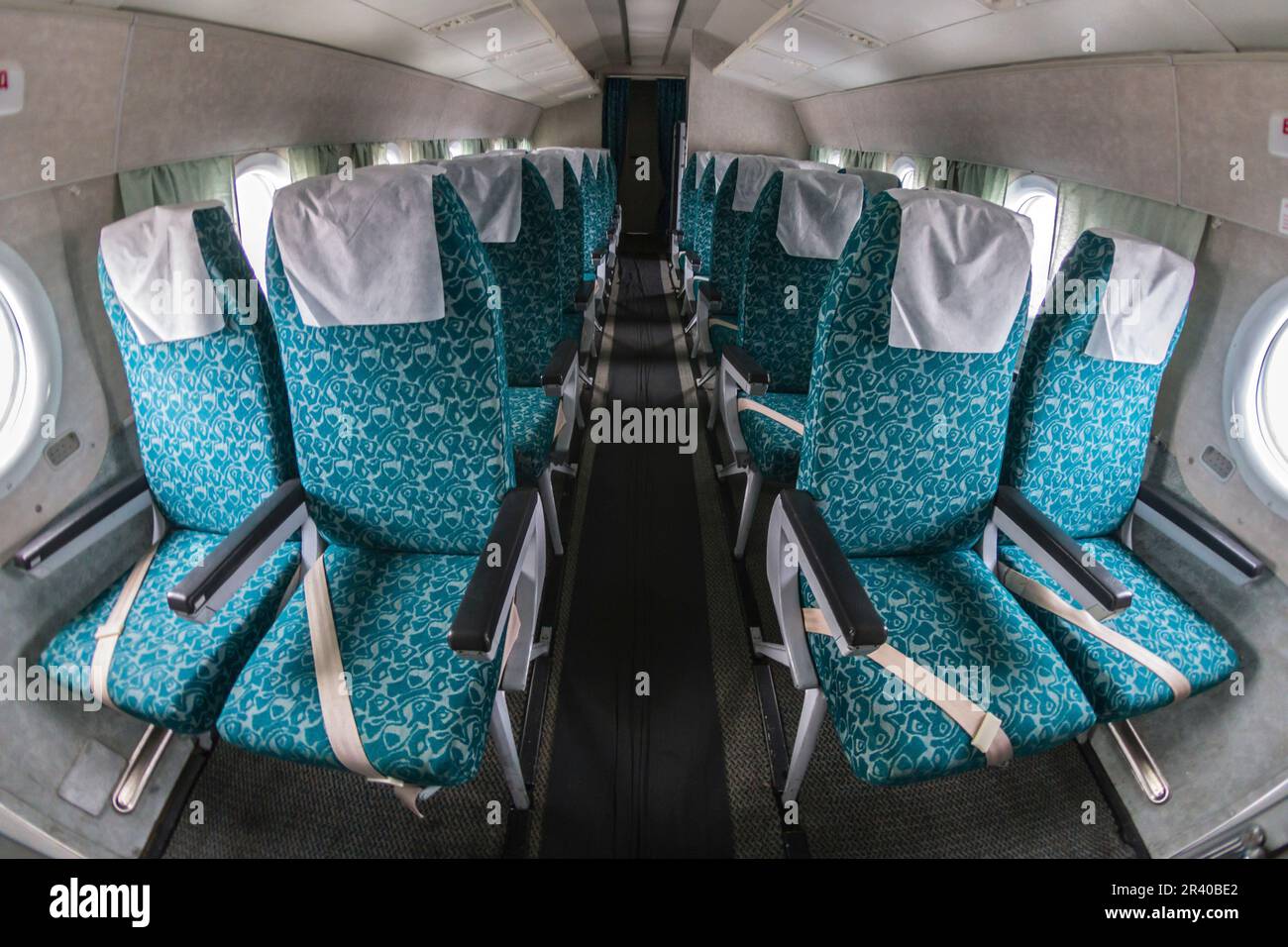 Cabina de un avión de transporte militar Tu-134AK de la Fuerza Aérea Rusa. Foto de stock