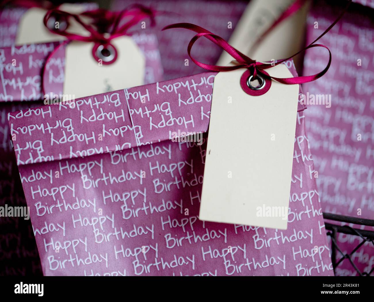 Pequeñas bolsas sorpresa para los invitados de una fiesta de cumpleaños  infantil Fotografía de stock - Alamy
