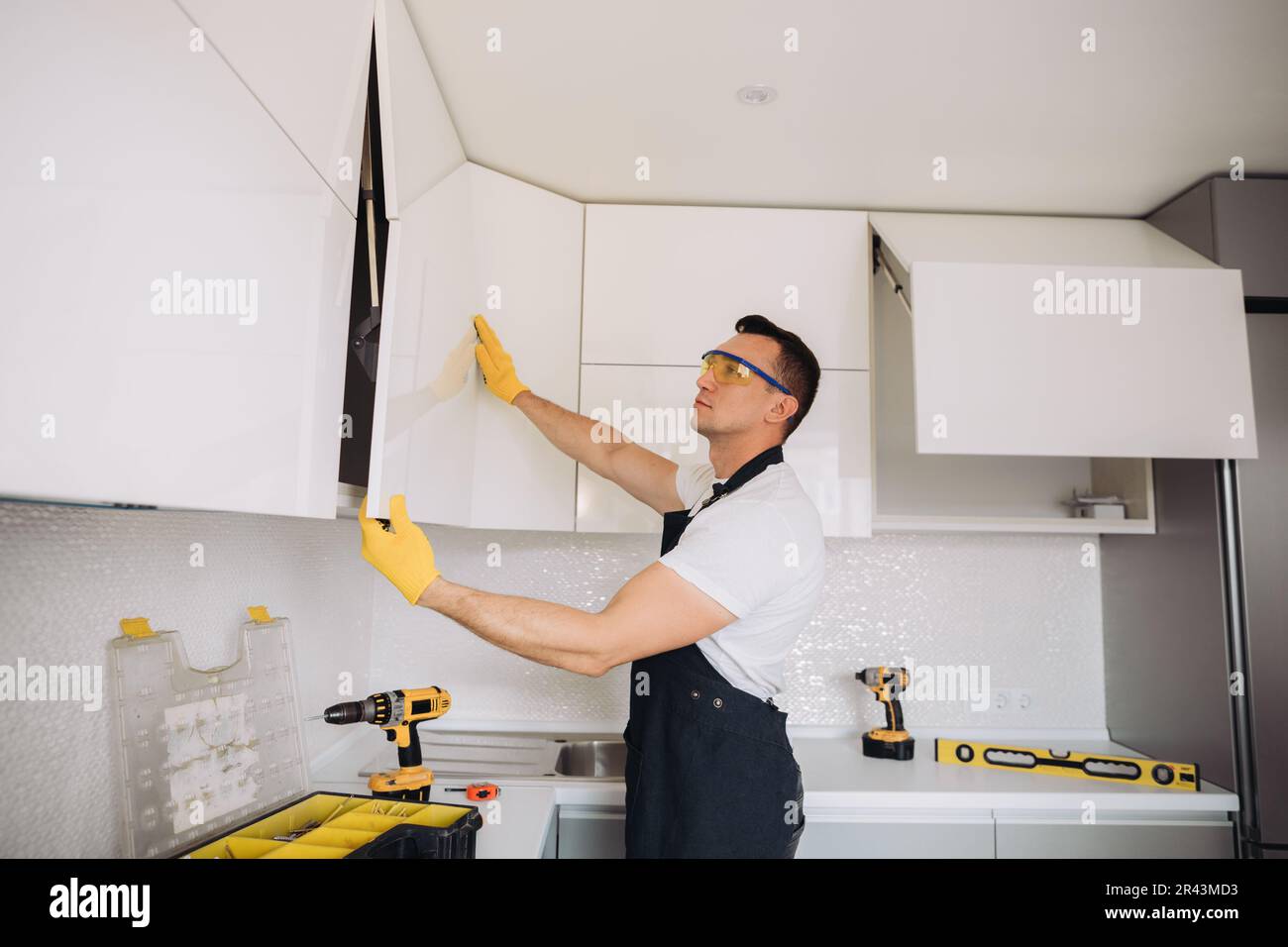 Delantal de cocina negro fotografías e imágenes de alta resolución - Alamy