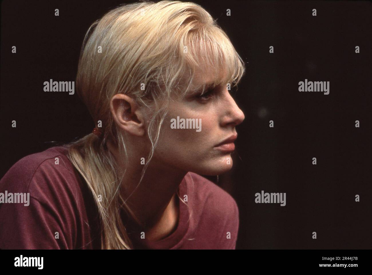 DARYL HANNAH en EL JUEGO EN LOS CAMPOS DEL Señor 1991 director HÉCTOR Babeno novela Peter Matthiessen guion Jean-Claude Carriere y Héctor Babenco música Zbigniew Preisner EE.UU. - Coproducción brasileña The Saul Zaentz Company / Universal Pictures (US) - Distribuidores de cine de entretenimiento (Reino Unido) Foto de stock