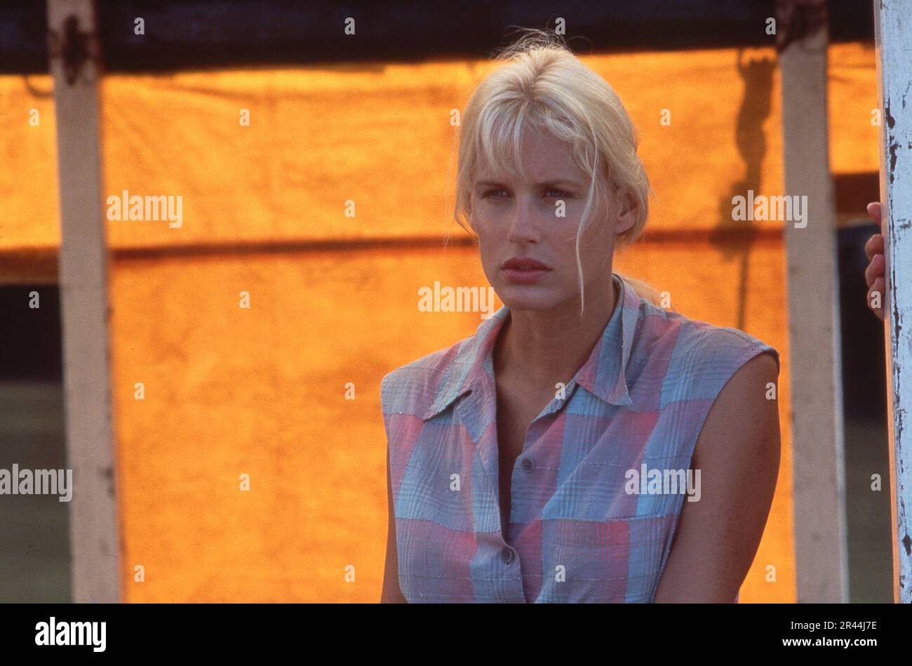 DARYL HANNAH en EL JUEGO EN LOS CAMPOS DEL Señor 1991 director HÉCTOR Babeno novela Peter Matthiessen guion Jean-Claude Carriere y Héctor Babenco música Zbigniew Preisner EE.UU. - Coproducción brasileña The Saul Zaentz Company / Universal Pictures (US) - Distribuidores de cine de entretenimiento (Reino Unido) Foto de stock