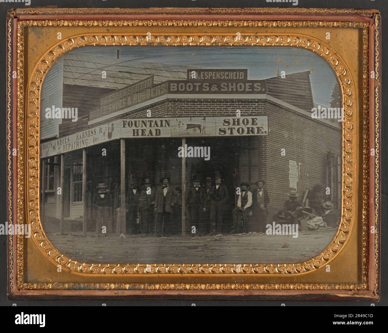 Tienda de P. J. Espenscheid, Nevada City, California, entre 1850 y 1859.  Señales: 'Botas, zapatos, arnés &amp; reparación; cauchos [botas  wellington]; Tienda de zapatos Fountain Head Fotografía de stock - Alamy