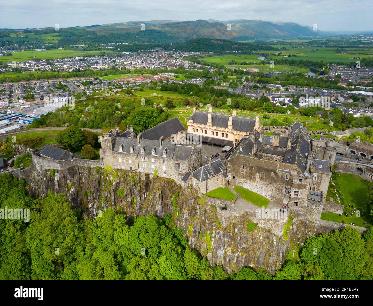 Vista aérea desde el drone del Castillo de Stirling en Stirling, Escocia, Reino Unido Foto de stock