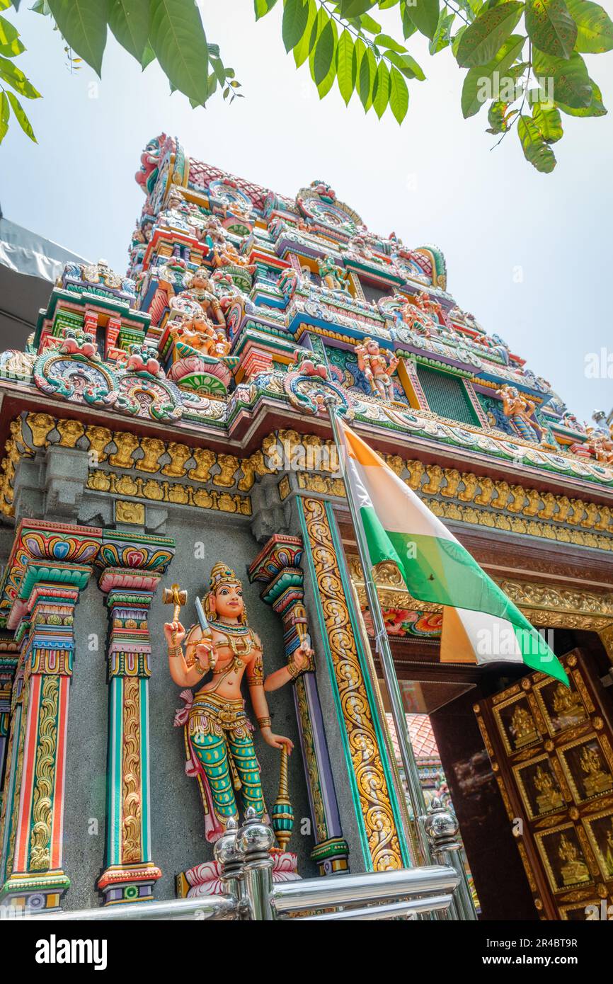 Templo Sri Maha Mariamman (Templo Maha Uma Devi), templo hindú de estilo arquitectónico del sur de la India en Bangkok Foto de stock