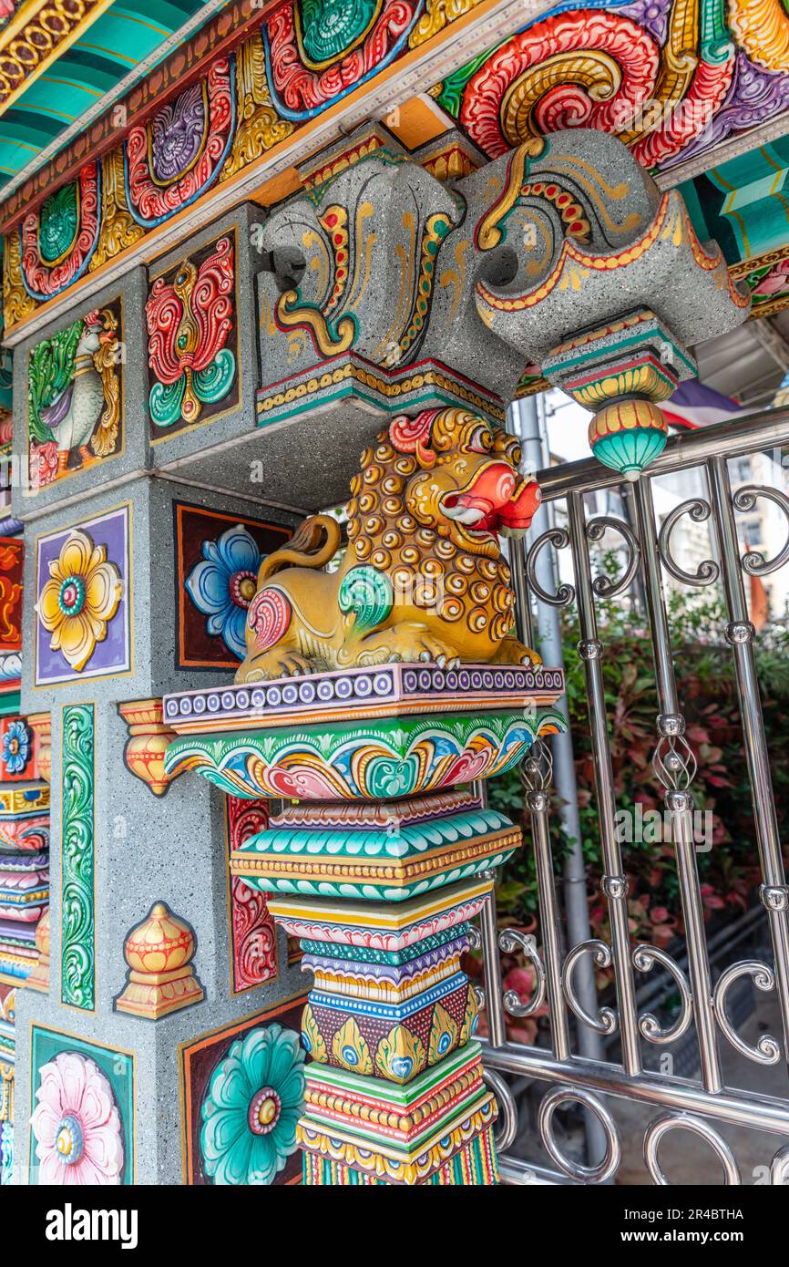 Templo Sri Maha Mariamman (Templo Maha Uma Devi), templo hindú de estilo arquitectónico del sur de la India en Bangkok Foto de stock