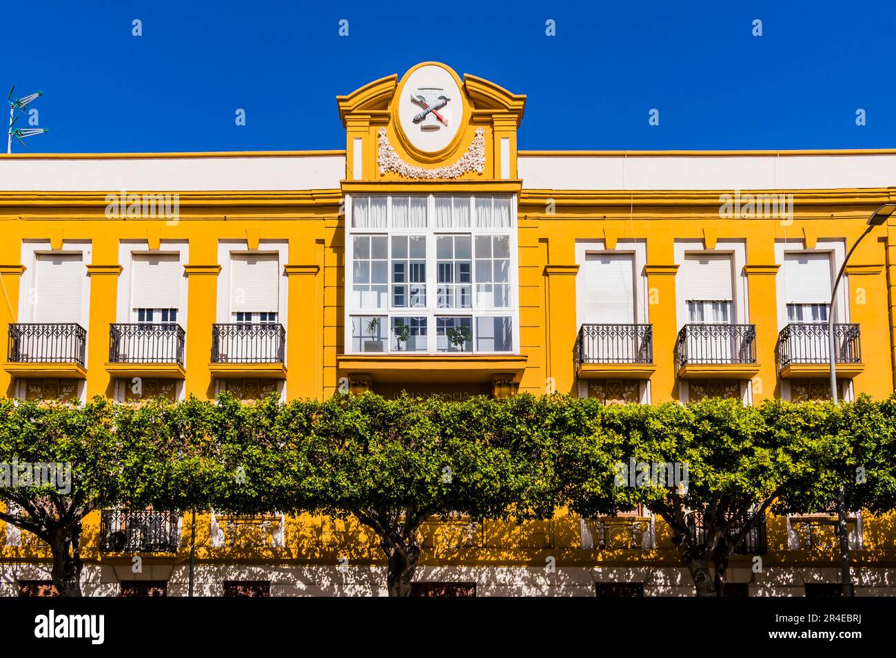 El Edificio de la Comandancia de Ingenieros - Edificio de la Comandancia de Ingenieros es un edificio ecléctico, sede del Comando de Obras de Melilla. Modernis Foto de stock