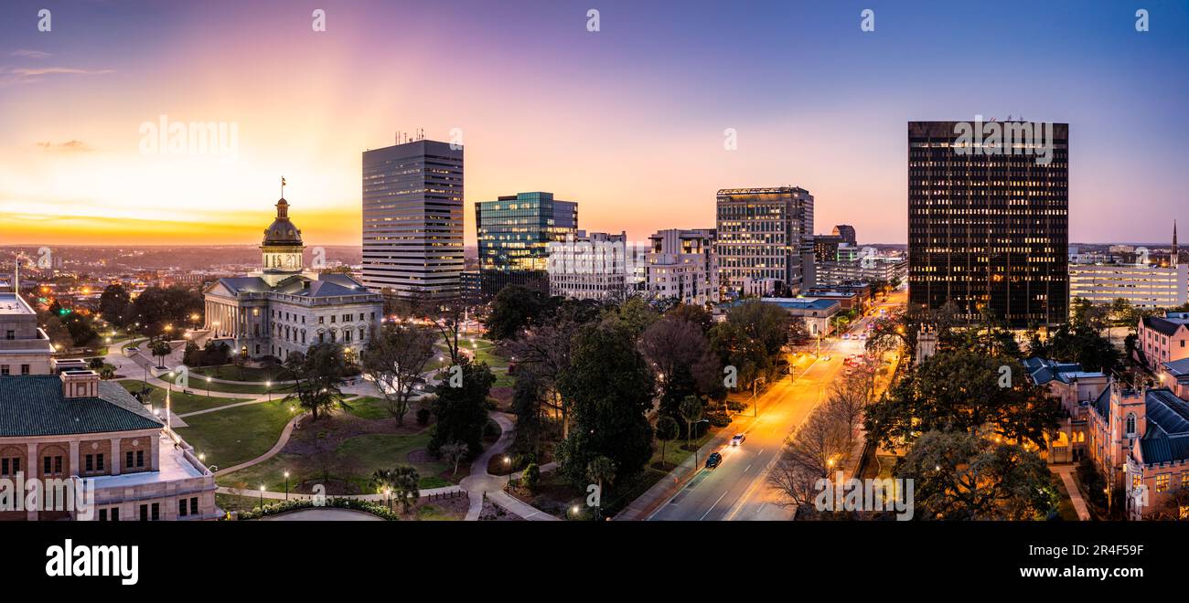 Vista aérea del horizonte de Carolina del Sur al atardecer en Columbia, SC. Columbia es la capital del estado estadounidense de Carolina del Sur y sirve como conde Foto de stock