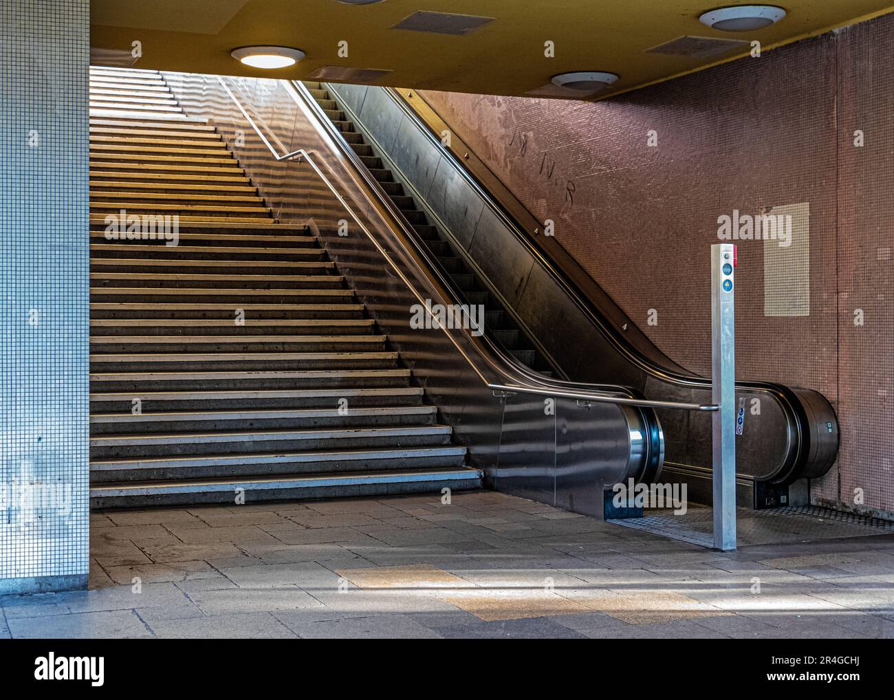 La estación de UBahn de U Scharnweberstraße sirve la línea U6
