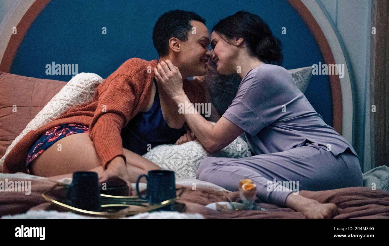 RACHEL WEISZ y BRITNE OLDFORD en DEAD RINGERS (2023), dirigida por KARYN KUSAMA, SEAN DURKIN y KARENA EVANS. Crédito: AMAZON STUDIOS / Álbum Foto de stock