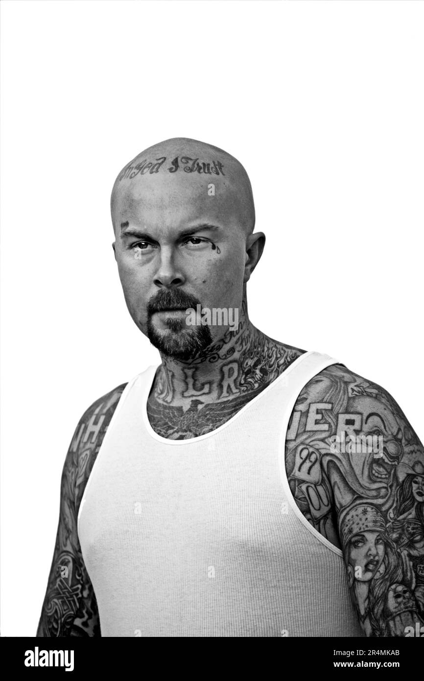 Retrato de un hombre tatuado en Los Ángeles. Foto de stock