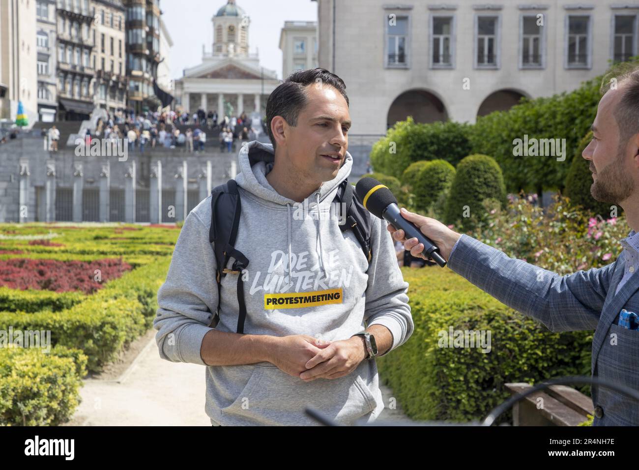 El presidente de Vlaams Belang, Tom Van Grieken, llega a una reunión de protesta del partido flamenca de extrema derecha Vlaams Belang al final de la gira a pie del presidente del partido desde Oostende a Bruselas, el lunes 29 de mayo de 2023, en Bruselas. Con el eslogan 'Doe ze luisteren!' (¡Haz que escuchen!) Quería que el presidente Van Grieken hablara con tantas personas como fuera posible en el camino. FOTO DE BELGA NICOLAS MAETERLINCK Foto de stock