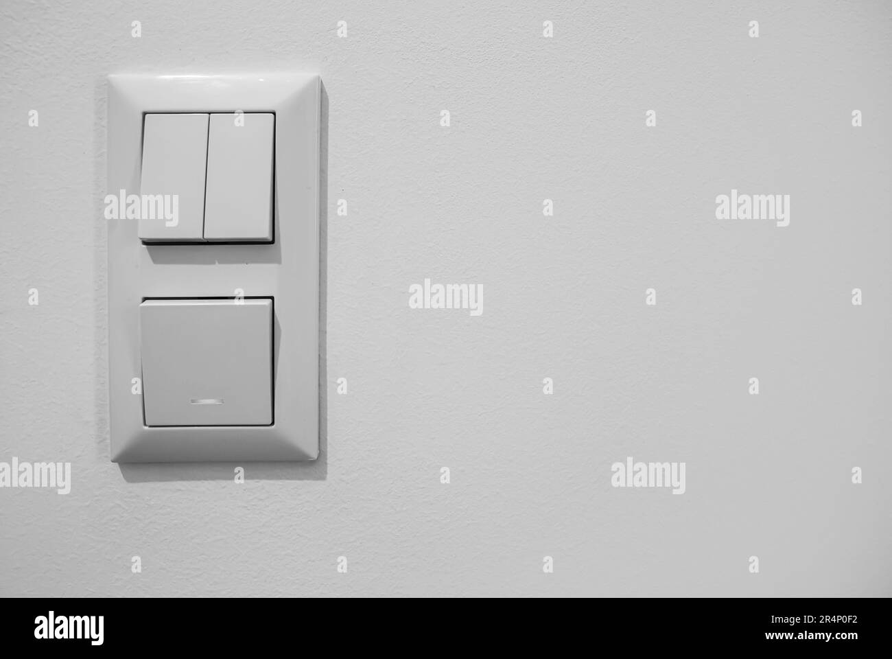 Interruptores modernos en la pared luminosa Fotografía de stock - Alamy