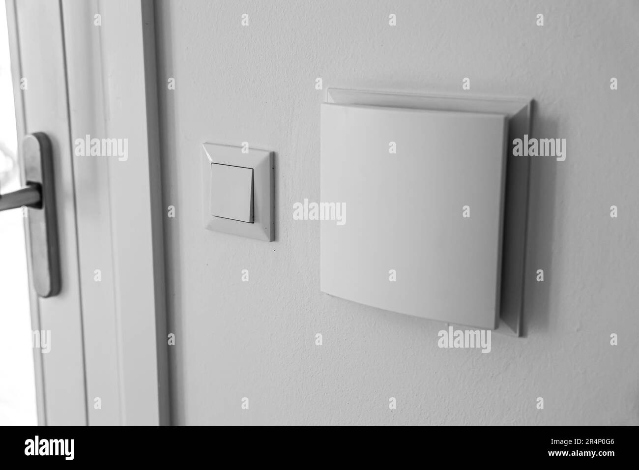 Interruptores modernos en la pared luminosa Fotografía de stock - Alamy