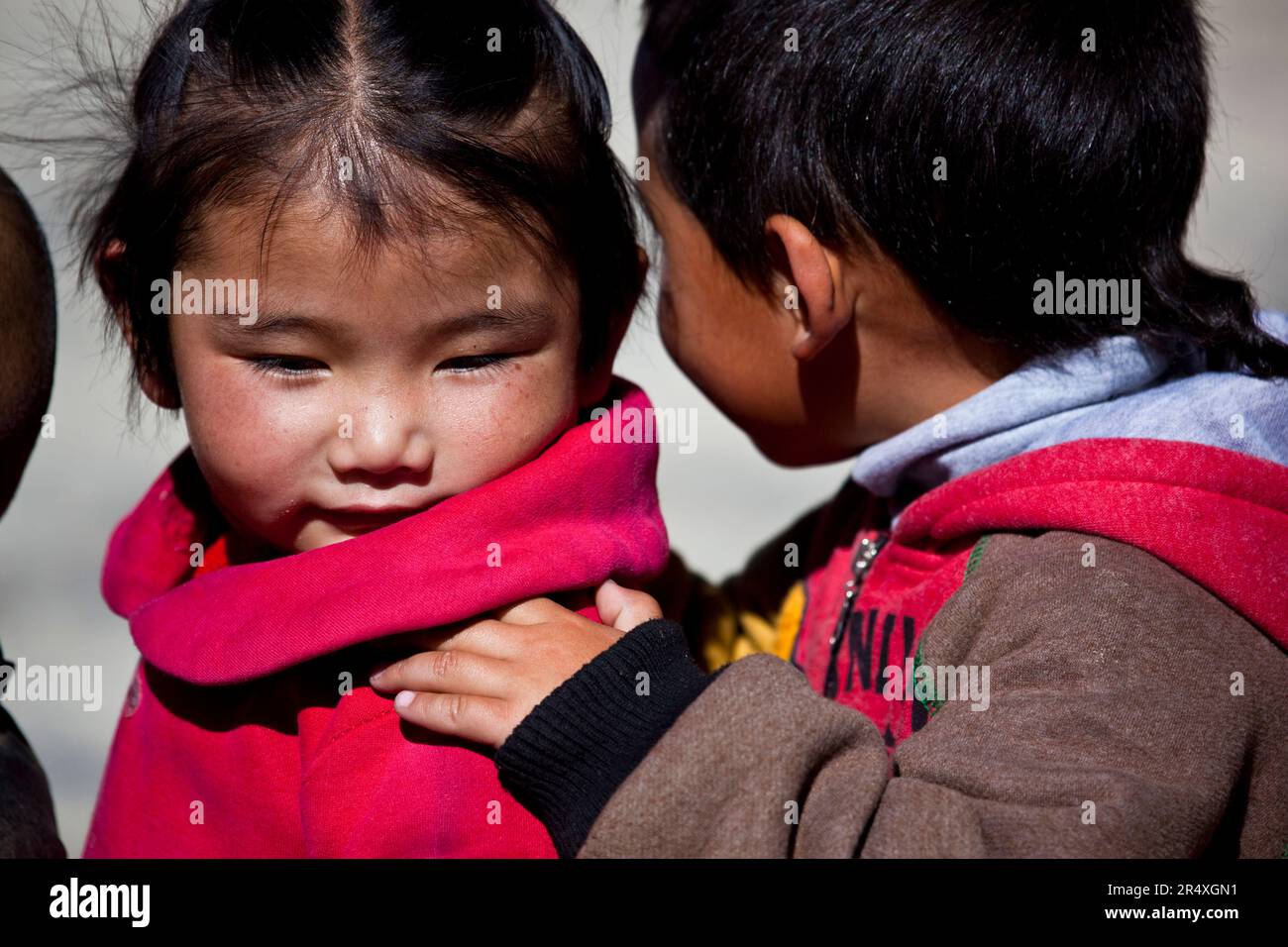 Los niños de un orfanato. Foto de stock
