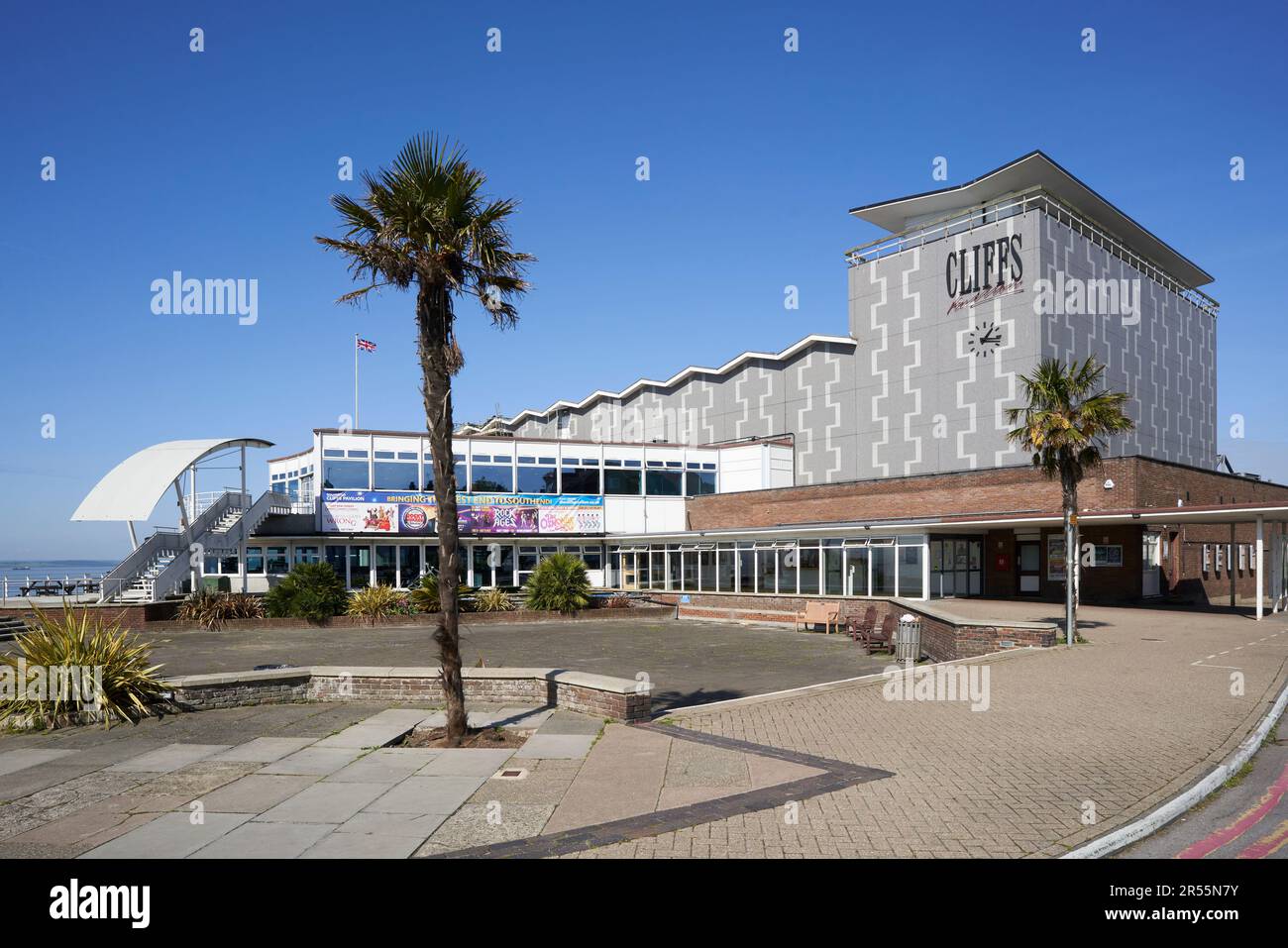 The Cliffs Pavilion, Westcliff-on-Sea, cerca de Southend-on-Sea, Reino Unido Foto de stock