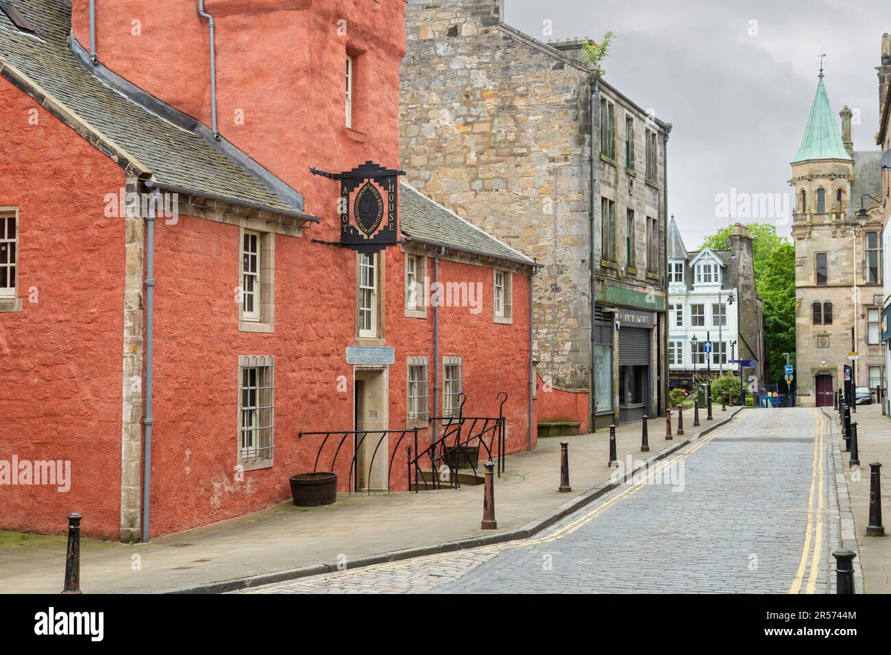 Abbot House es el edificio secular más antiguo de Dunfermline Foto de stock