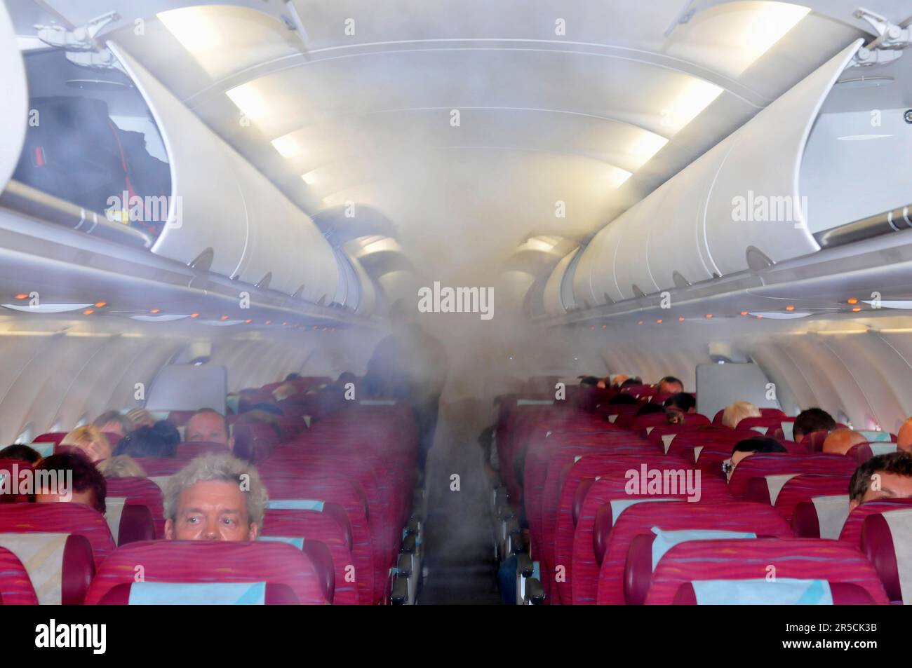 Aire acondicionado, vapor frío en aviones, Qatar Airways, vapor frío  Fotografía de stock - Alamy