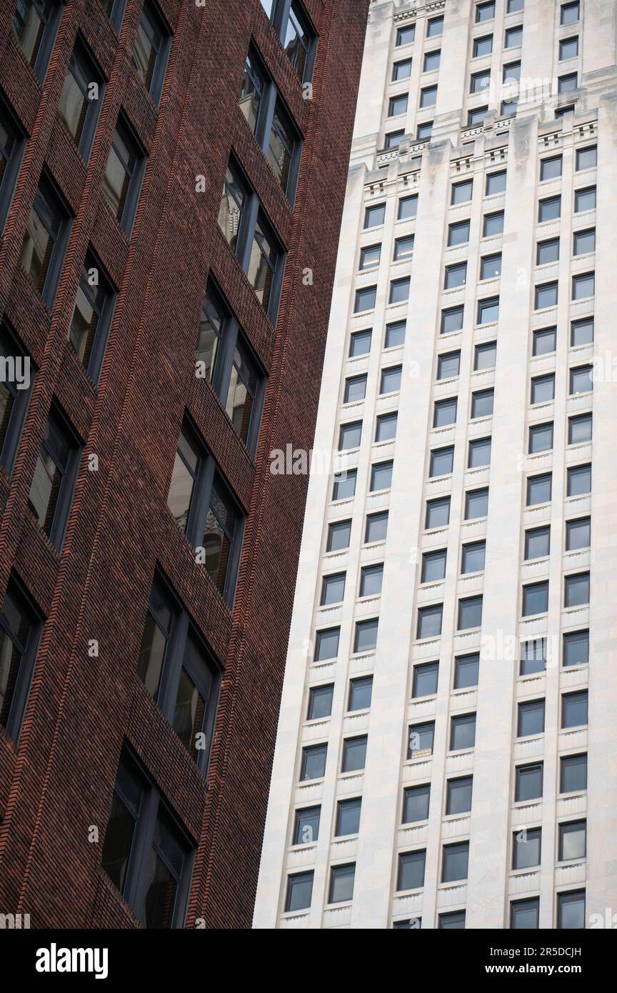 La variada arquitectura de los altos edificios en Pittsburgh, Pennsylvania Foto de stock