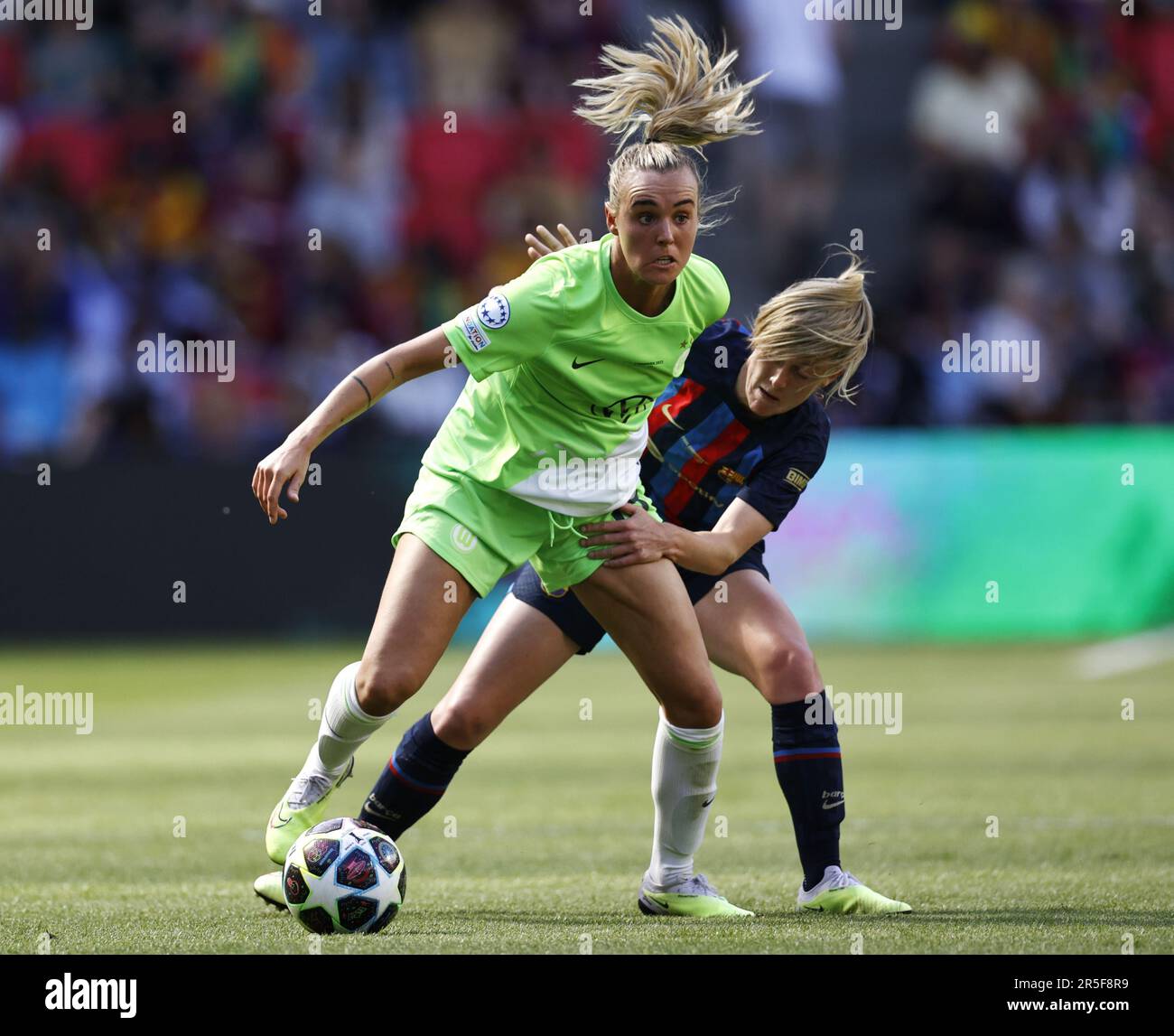 EINDHOVEN (izquierdaderecha) Jill Roord del VfL Wolfsburg, Keira Walsh del FC Barcelona