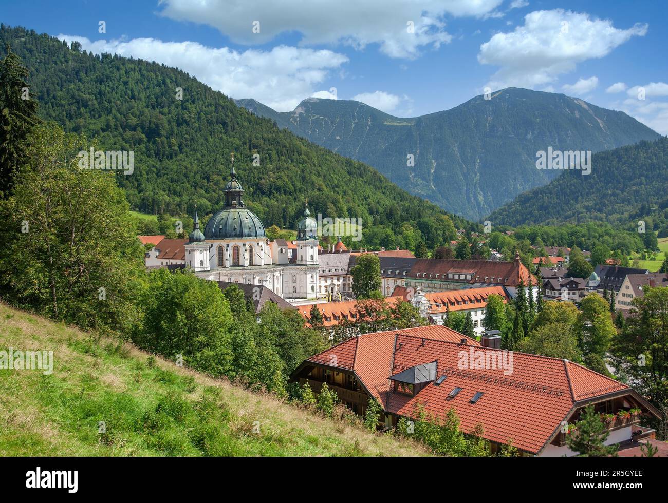 Ettal con su famoso monasterio, Alta Baviera, Alemania Foto de stock