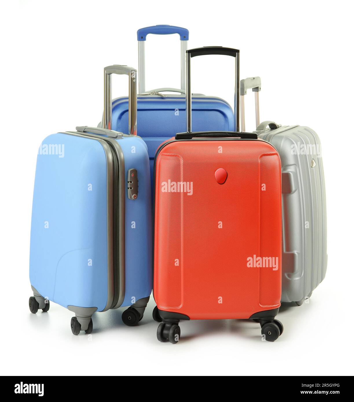Equipaje compuesto por maletas grandes mochilas y bolsa de viaje aislado en  blanco