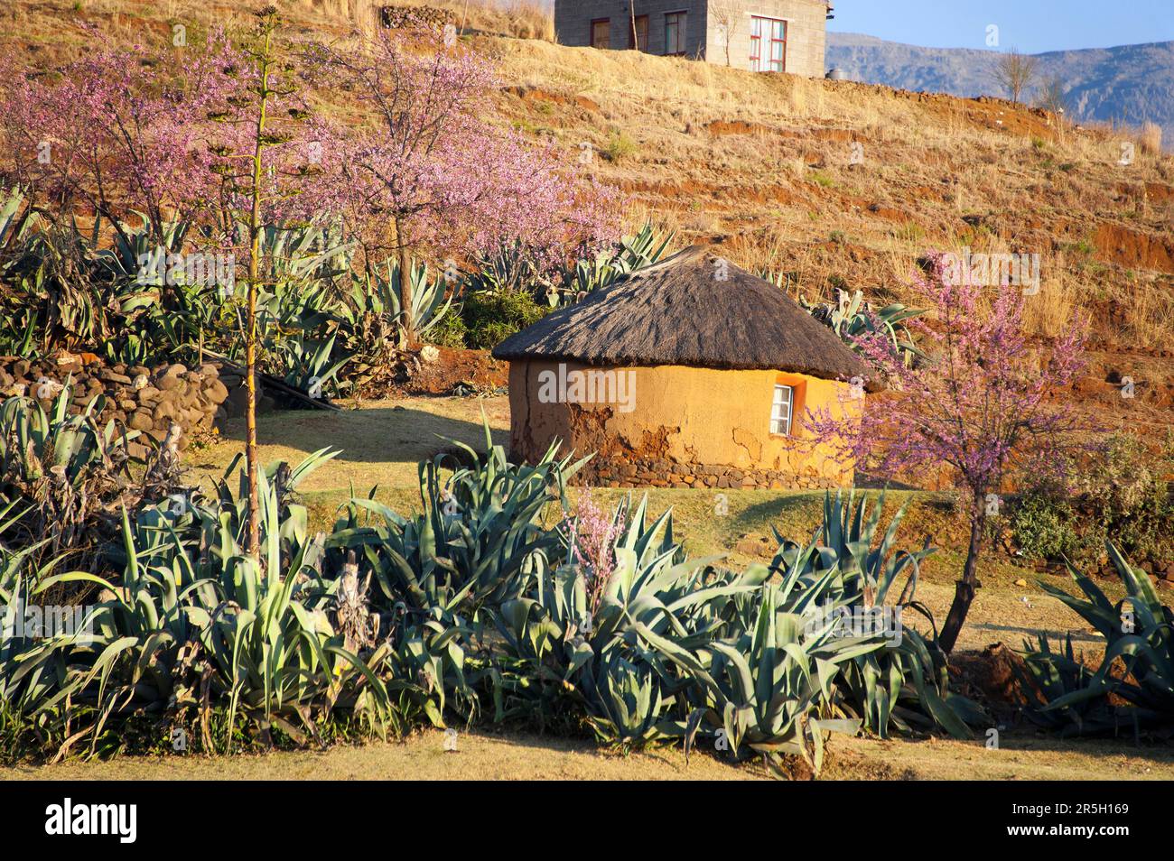 Village, Highway A1, Butha-Buthe District, Lesotho Foto de stock