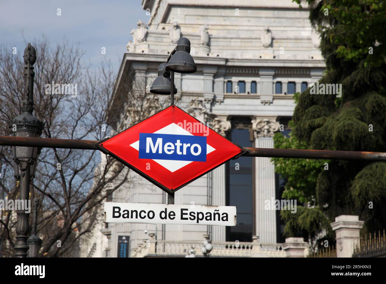 La estación de metro de Banco de España firman en Madrid España Foto de stock