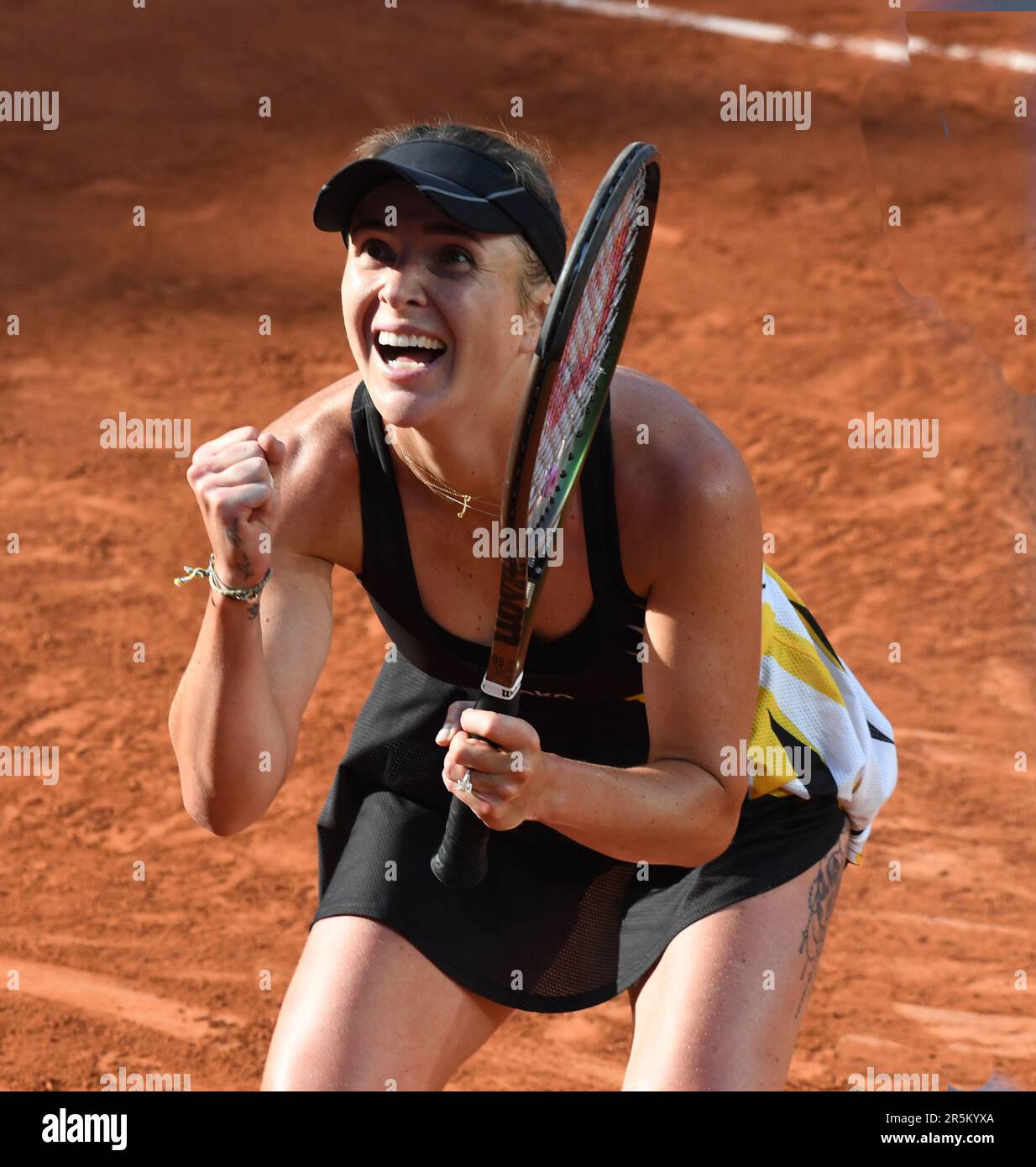 París, Francia. 04th de junio de 2023. Roland Garros Paris French Open 2023 Day 8 04/06/2023 Elina Svitolina (UKR) celebra el partido de tercera ronda visto por su esposo Gael Monfils. Crédito: Roger Parker/Alamy Live News Foto de stock