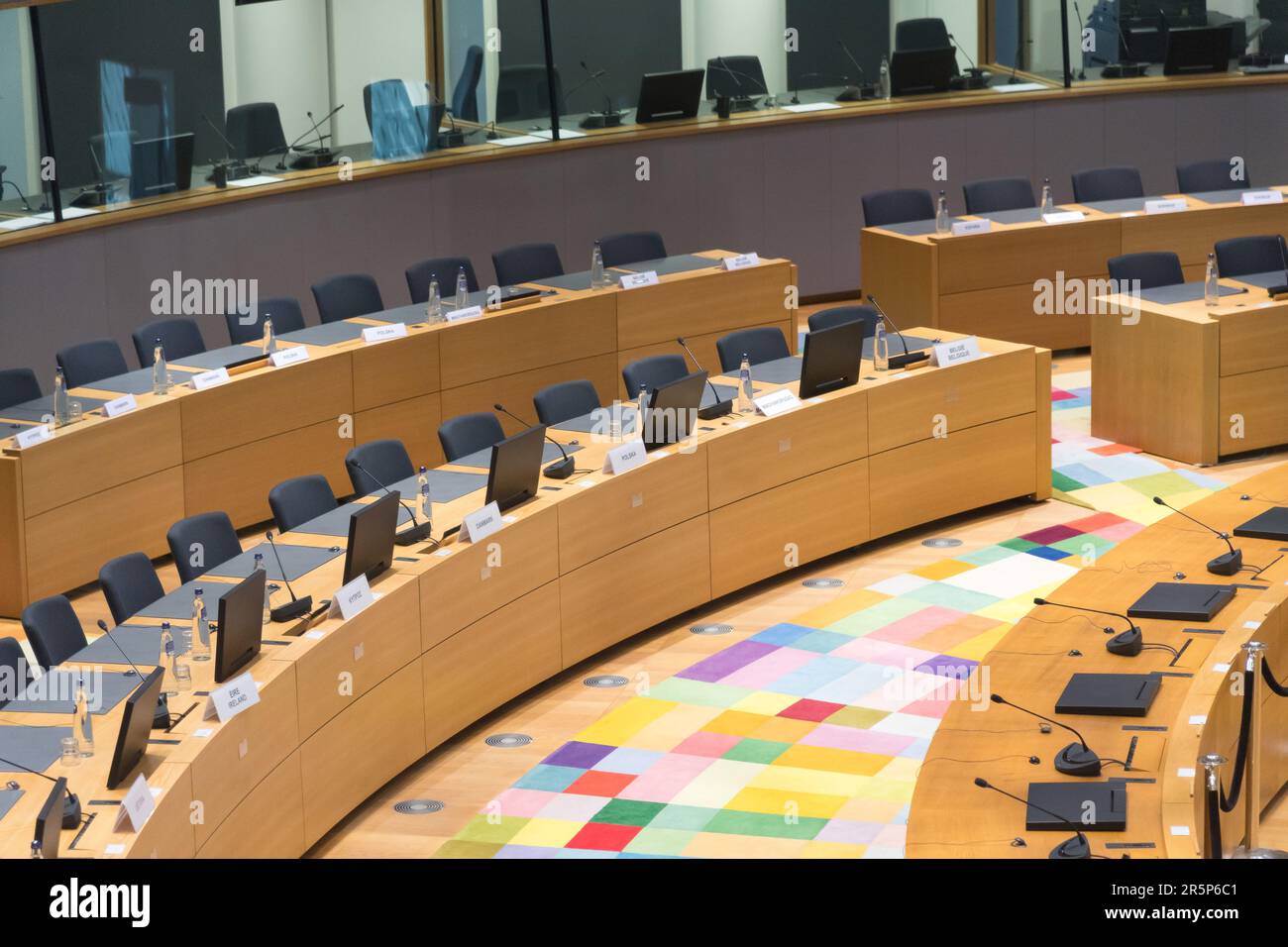 Sala de reuniones principal del Consejo de la Unión Europea en el edificio Europa en el Barrio Europeo de Bruselas, Bélgica Copyright: Philippe Samyn and Partners Foto de stock