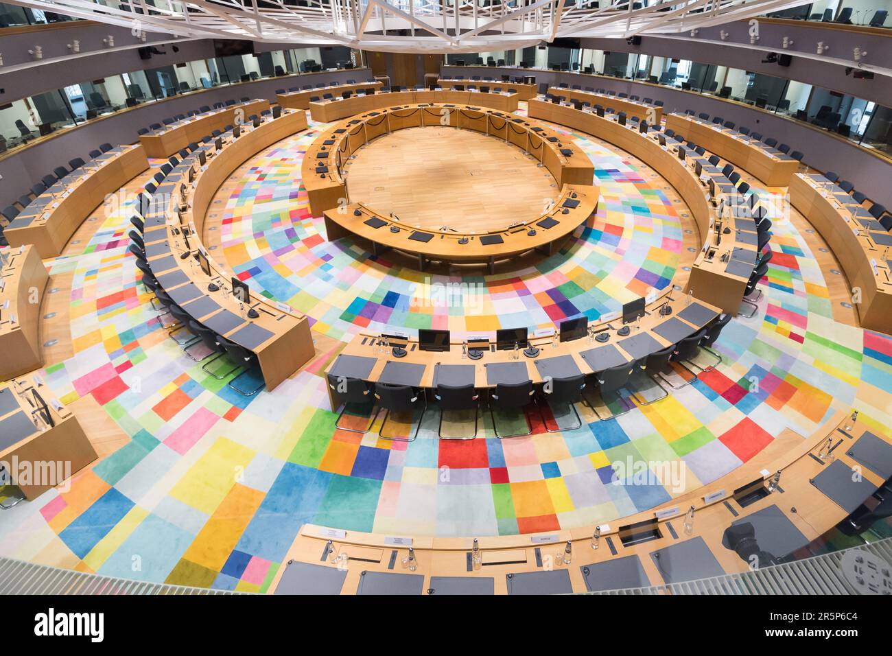 Sala de reuniones principal del Consejo de la Unión Europea en el edificio Europa en el Barrio Europeo de Bruselas, Bélgica Copyright: Philippe Samyn and Partners Foto de stock