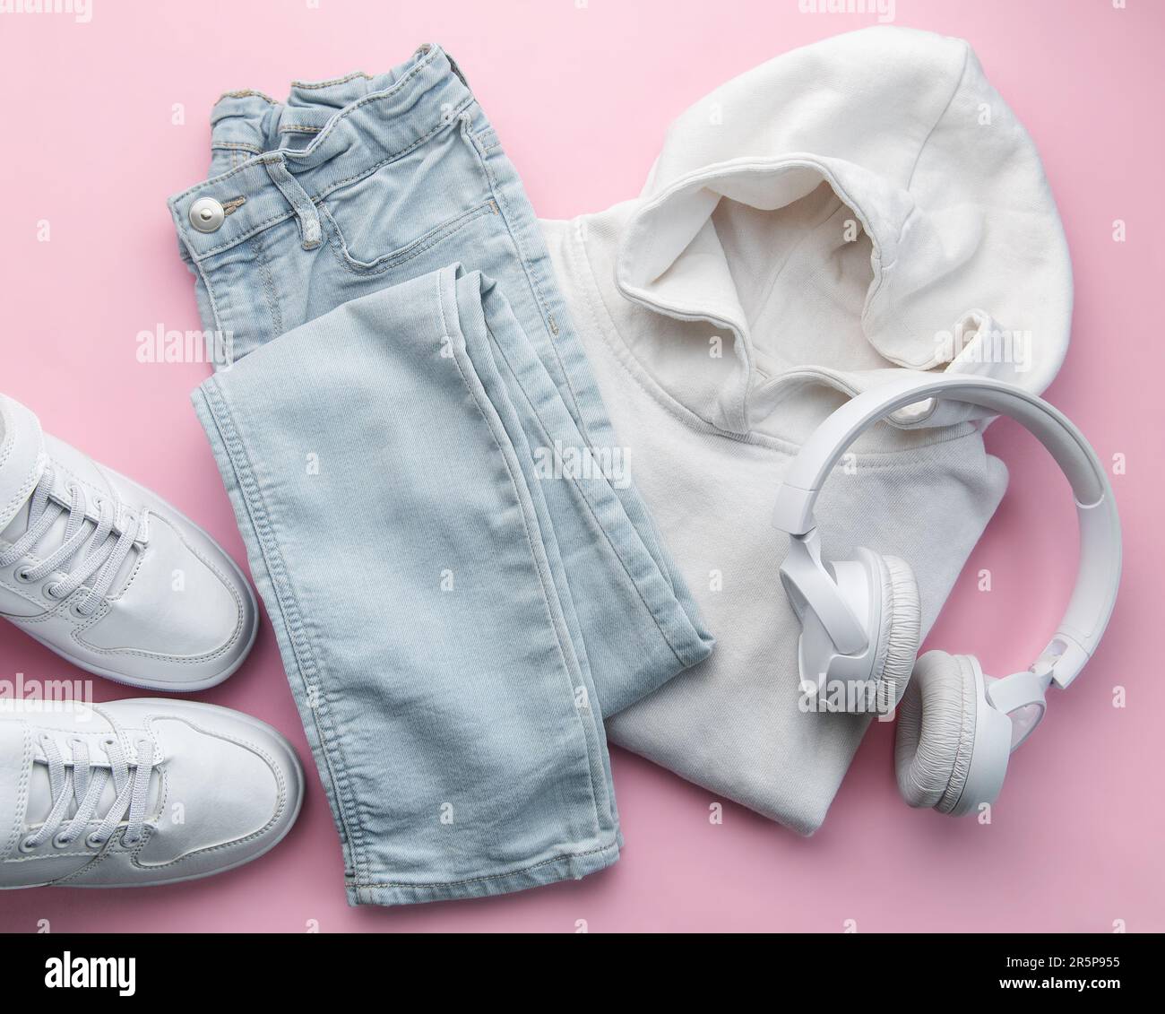 Ropa infantil accesorios calzado sudadera jeans sneakers