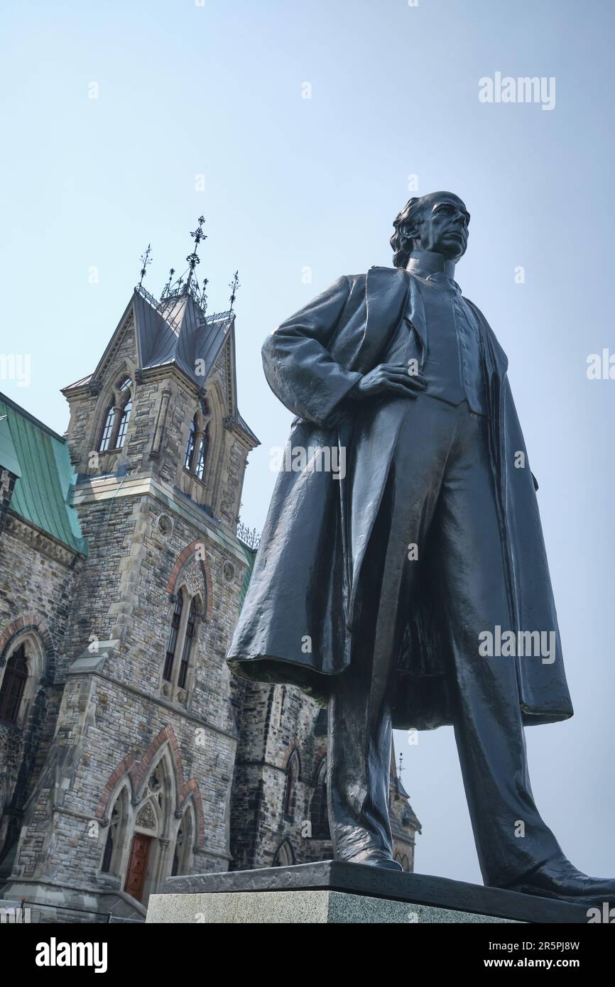 Estatua de Sir Wilfrid Laurier, Parliament Hill, Ottawa, Ontario, Canadá Foto de stock