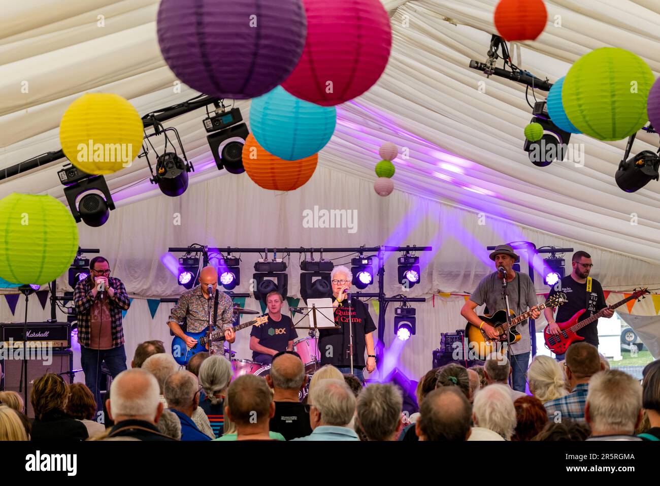 La banda de los escritores del crimen de Lovin' actúa en Fringe-by-the-Sea, North Berwick, East Lothian, Escocia, Reino Unido Foto de stock