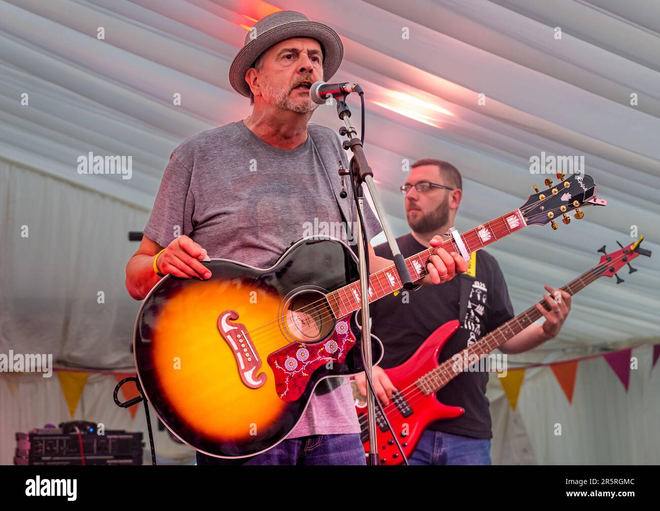 Mark Billingham, guionista criminal, banda de Fun Lovin' Crime Writers en Fringe-by-the-Sea, North Berwick, East Lothian, Escocia, Reino Unido Foto de stock