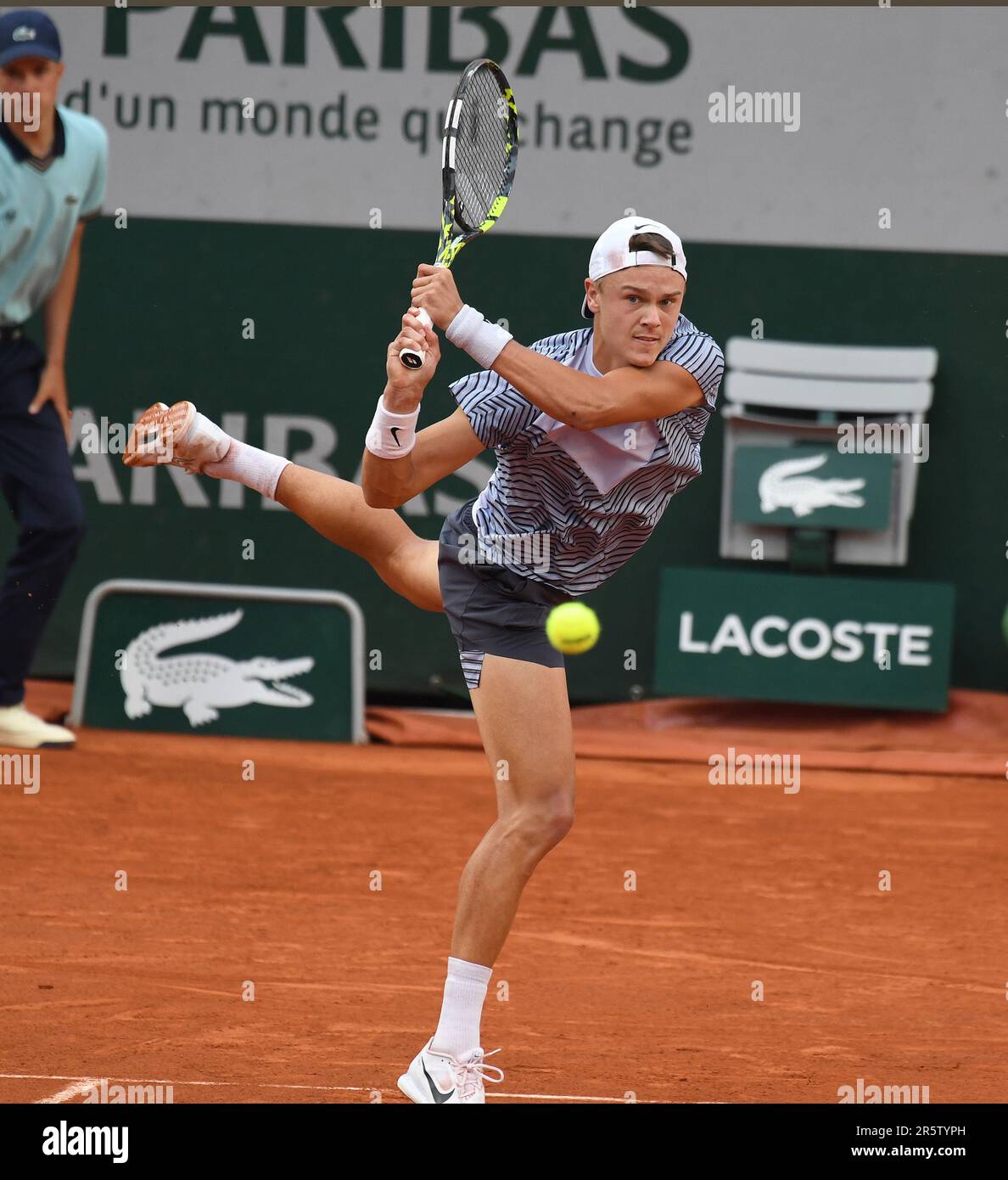 París, Francia. 05th de junio de 2023. Roland Garros Paris French Open 2023 Día 9 05/06/2023 Holger Rune (DEN) gana un emocionante partido de cuarta ronda en el desempate del campeonato de 5th sets Crédito: Roger Parker/Alamy Live News Foto de stock